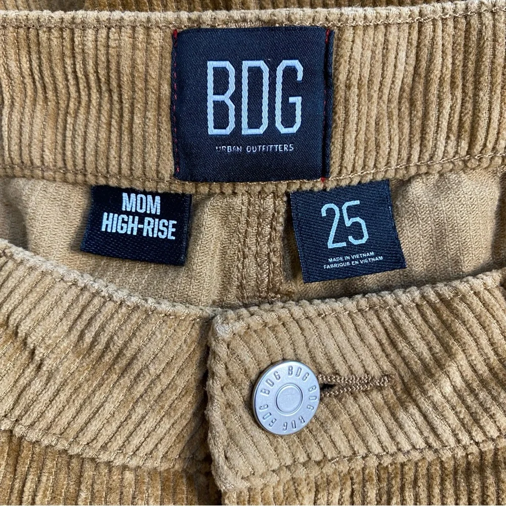 Urban Outfitters BDG Tan Mom High-Rise Corduroy Pant Size 25